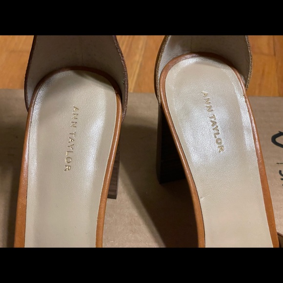 LIKE NEW! Ann Taylor Liya Leather Block Heels - Picture 4 of 8
